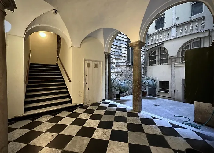 Pollaiuoli 9 - Acquario - Genovabb It